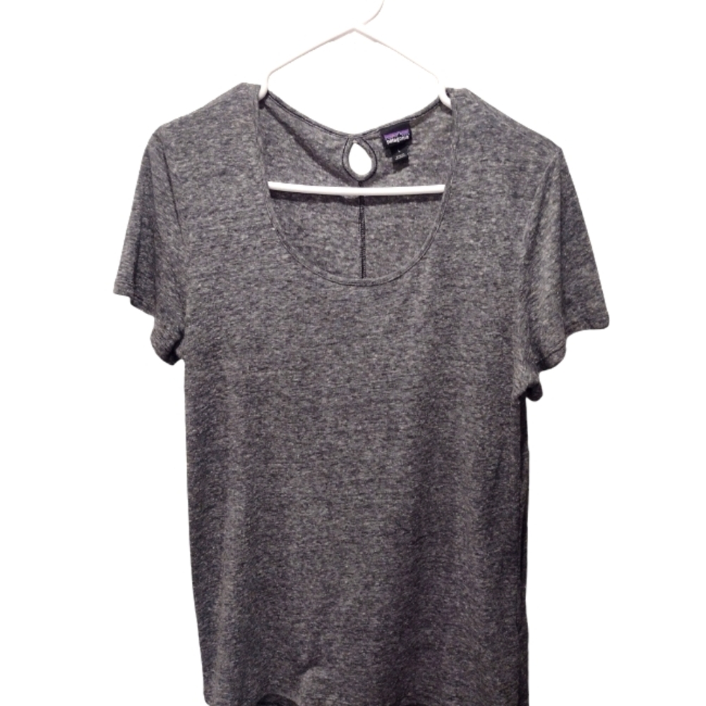 Women's Patagonia Gray with White specks T-shirt. Size Large.